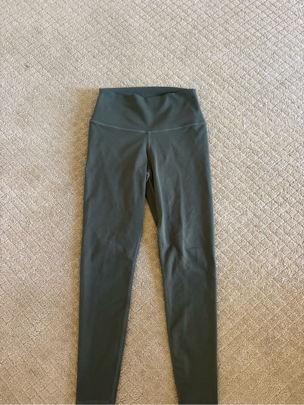 Alo high-waisted 7/8 Leggings in olive green 🫒✨
